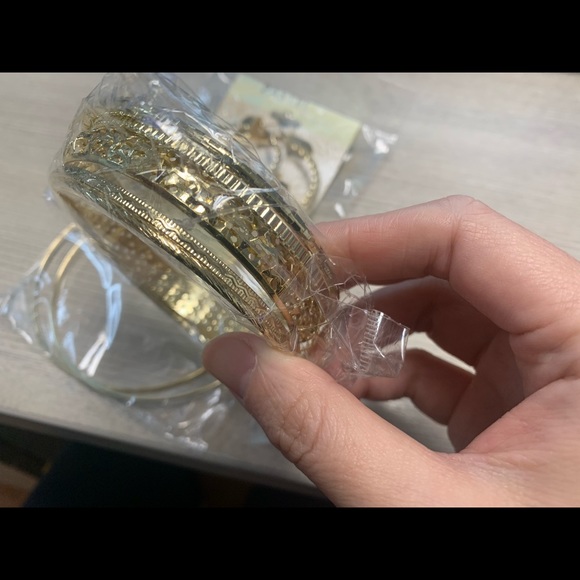 Brand new earrings and bracelet sets - Picture 5 of 5